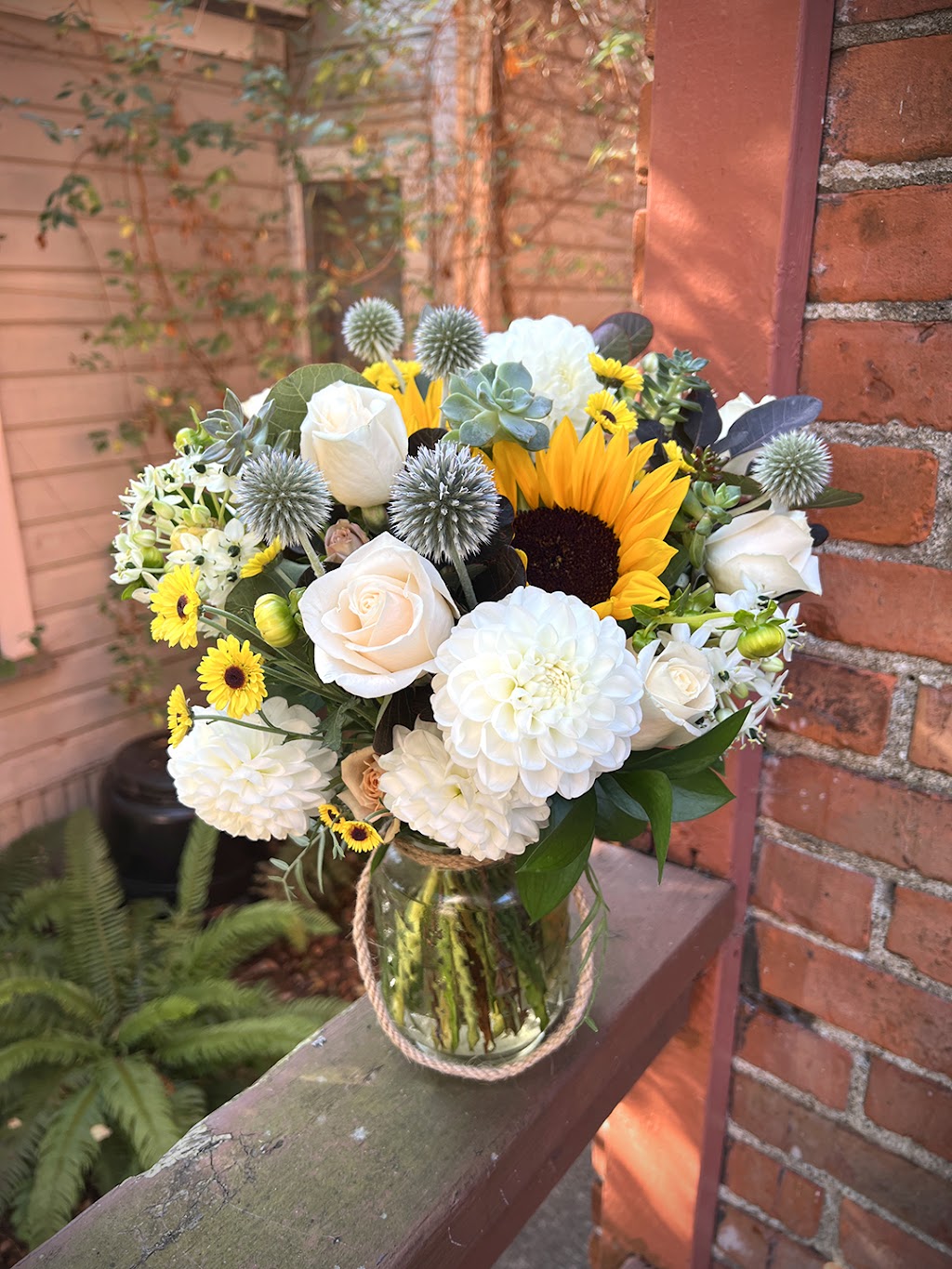 Dons Food & Floral | 99 Menzies St, Victoria, BC V8V 2G3, Canada | Phone: (250) 386-1915