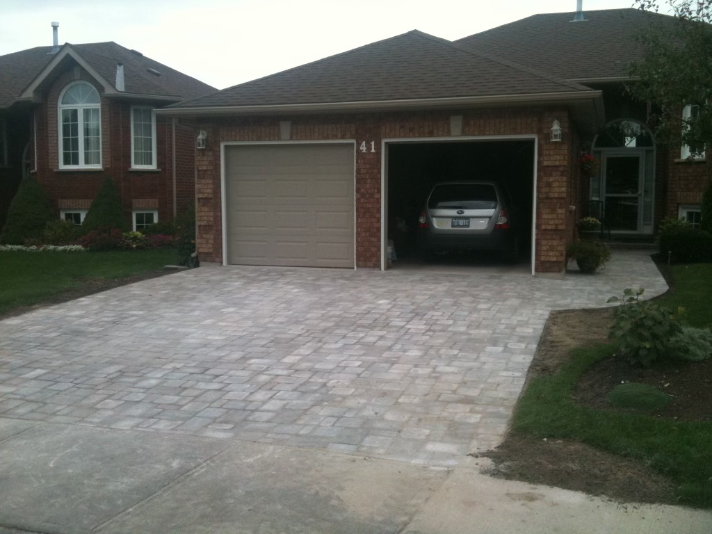 PT Landscaping Inc. | 3153 20th Sideroad, Innisfil, ON L9S 4J4, Canada | Phone: (705) 325-8321