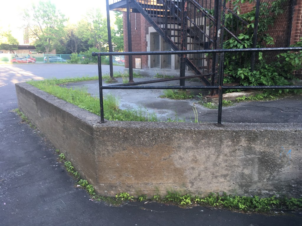 Nesbitt Elementary School | 6108 8e Avenue, Montréal, QC H1Y 2M2, Canada | Phone: (514) 721-2850