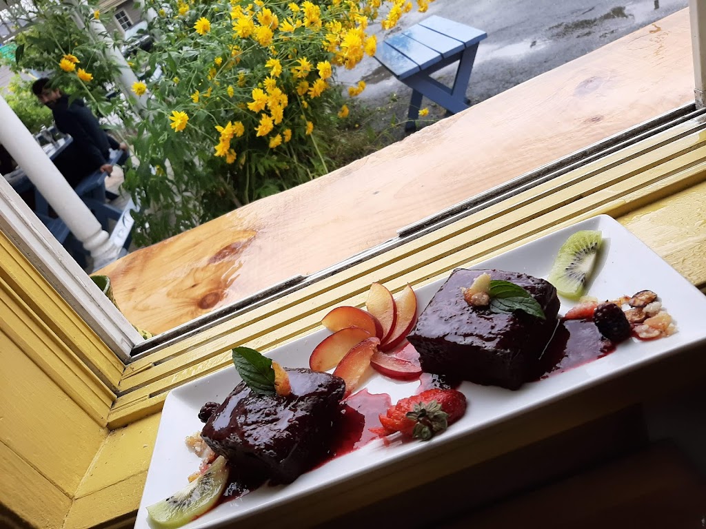BistrODac Eastman | 424 Rue Principale, Eastman, QC J0E 1P0, Canada | Phone: (438) 765-5561