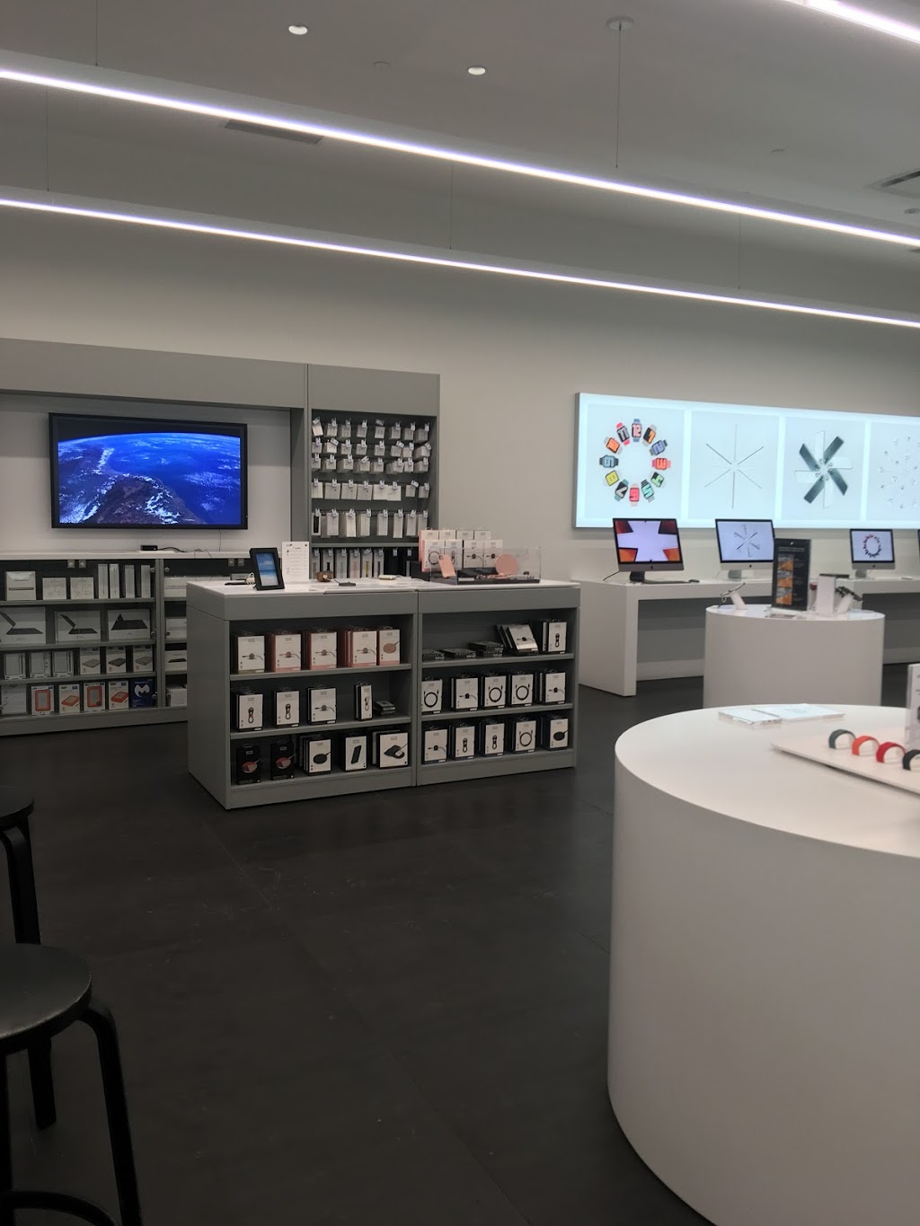 Jump+ Apple Premium Retailer (Hamilton) | 999 Upper Wentworth St, Hamilton, ON L9A 4X5, Canada | Phone: (905) 769-0332