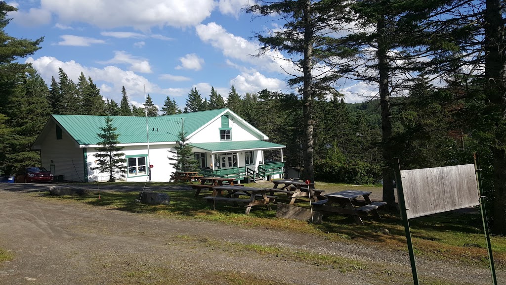 Frontier Lodge | 1406 QC-141, Saint-Herménégilde, QC J0B 2W0, Canada | Phone: (819) 844-2277