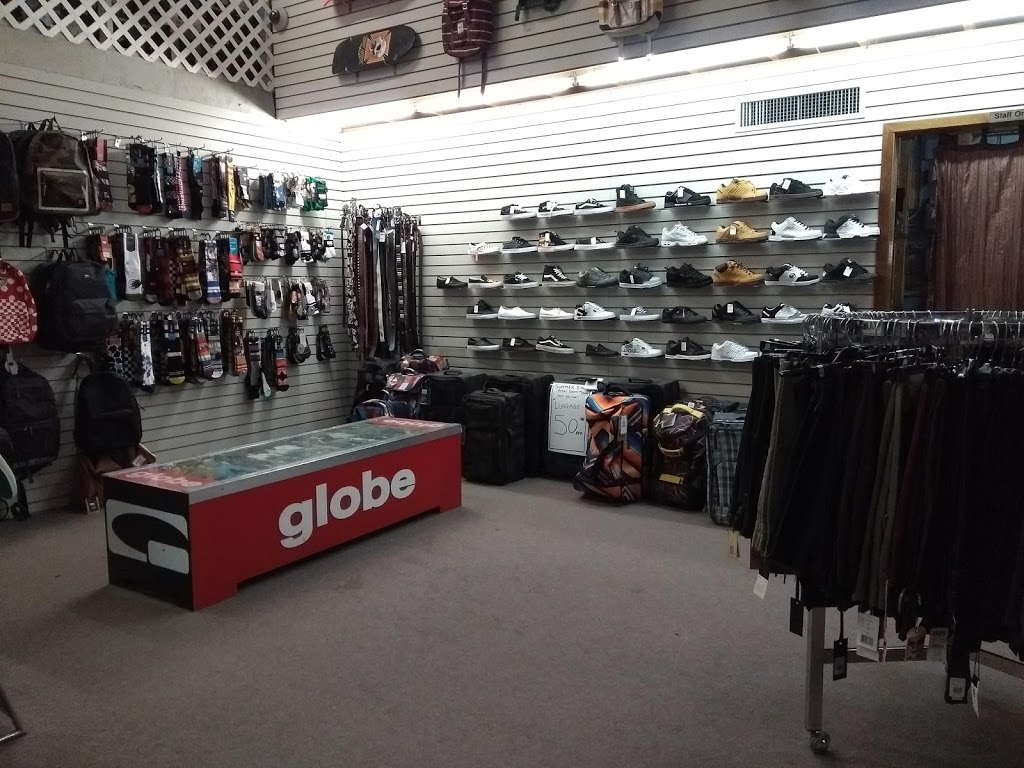 Royal Sports | 650 Raleigh St, Winnipeg, MB R2K 3Z9, Canada | Phone: (204) 668-4584