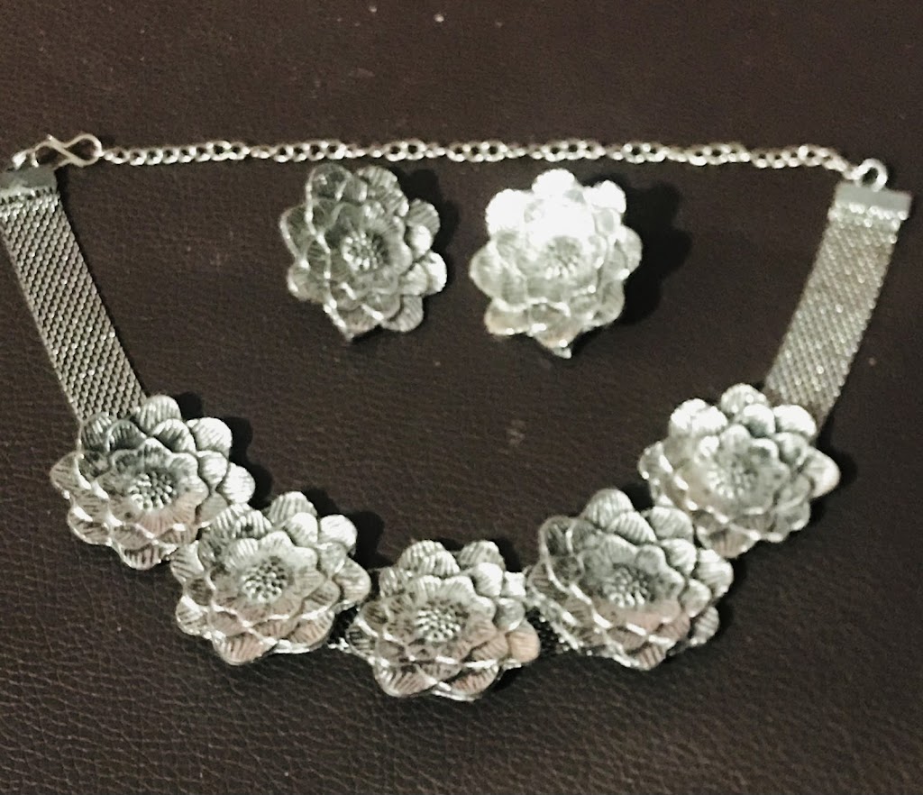 Kashmir handicraft emporium | 4301 Niagara Pkwy, Fort Erie, ON L2A 5M4, Canada | Phone: (647) 998-9341