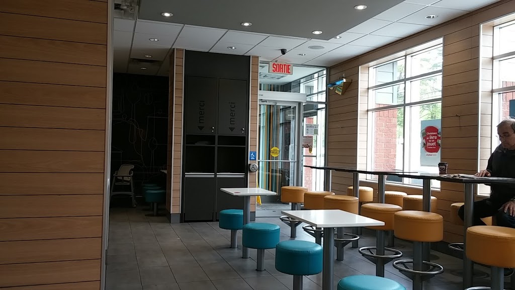 McDonalds | 377-A Rue Papineau, Papineauville, QC J0V 1R0, Canada | Phone: (819) 427-9956