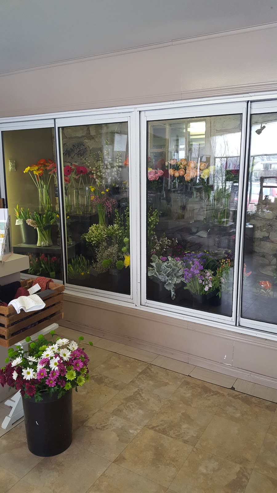 Springhill Flowers | 1140 Sunningdale Rd E, London, ON N5X 3Y6, Canada | Phone: (519) 660-6815