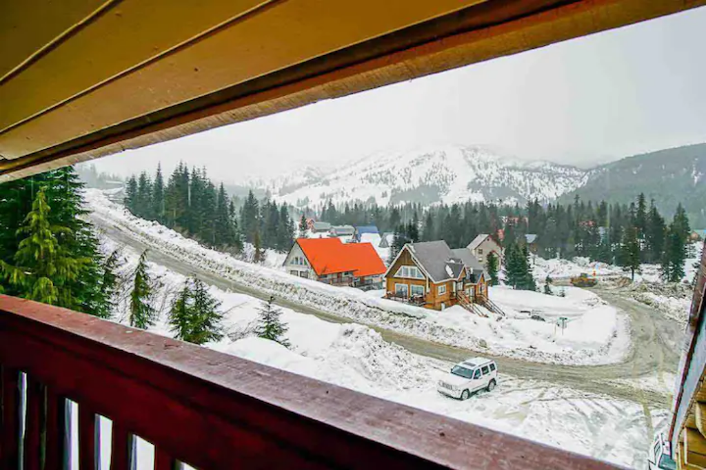 The Penthouse at Hemlock | 20649 Edelweiss Dr #4, Agassiz, BC V0M 1A1, Canada | Phone: (604) 302-3139