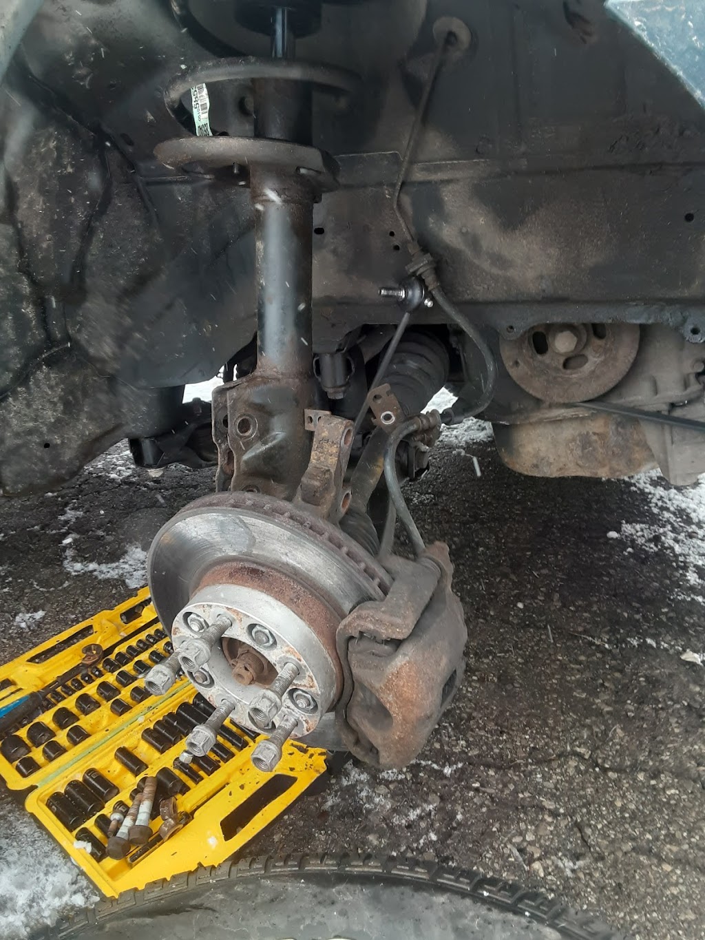 S and S Automotive Repair Center | 484 Dundas St N, Cambridge, ON N1R 5R7, Canada | Phone: (519) 242-7211