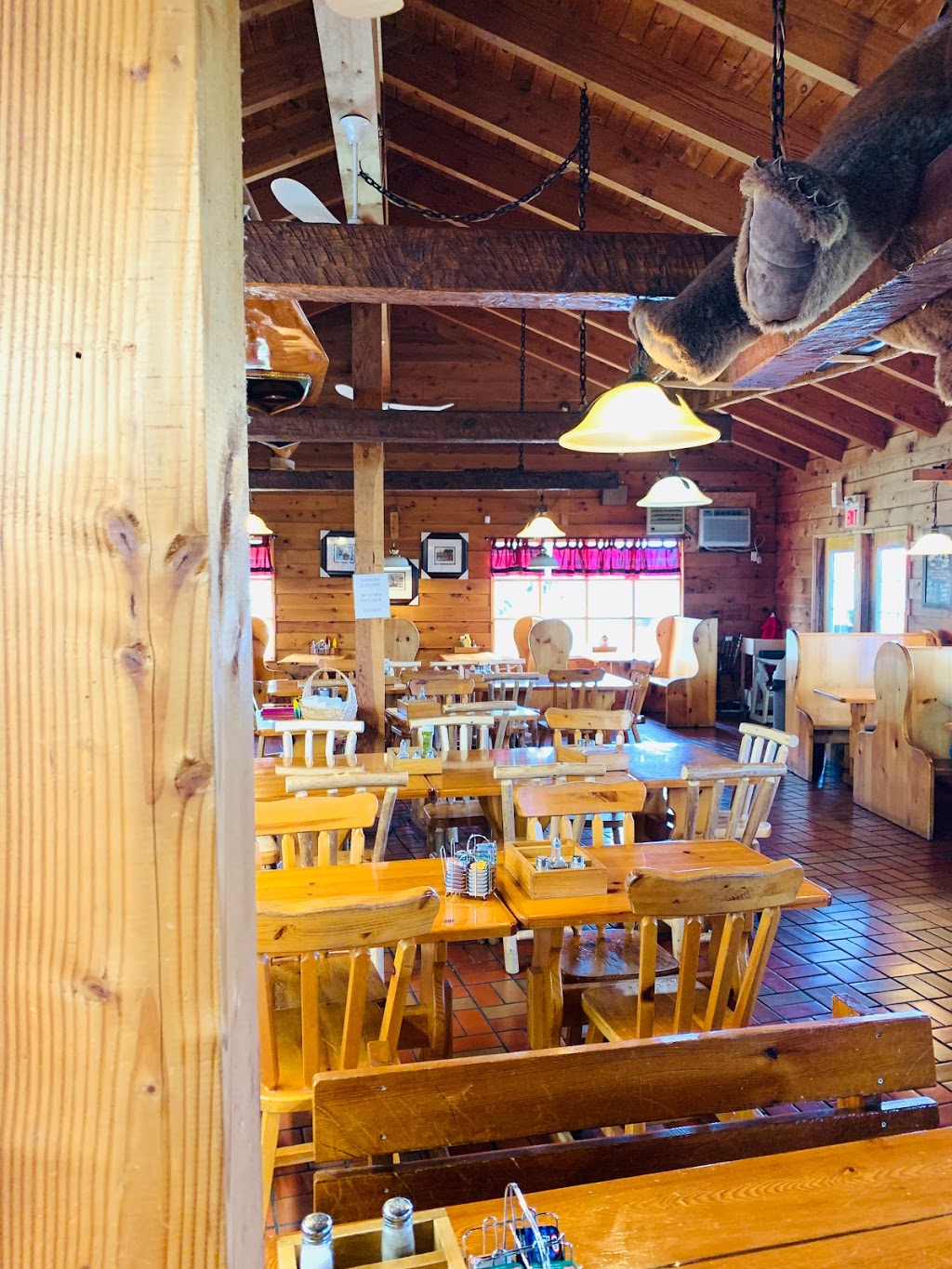 Hungry Bear Restaurant | 20112 ON-69, Alban, ON P0M 1A0, Canada | Phone: (705) 857-2115