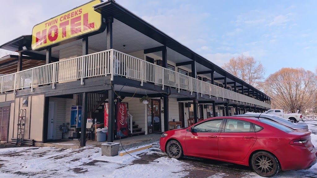 Twin Creeks Motel | 1643 Vernon St, Lumby, BC V0E 2G0, Canada | Phone: (250) 547-9221