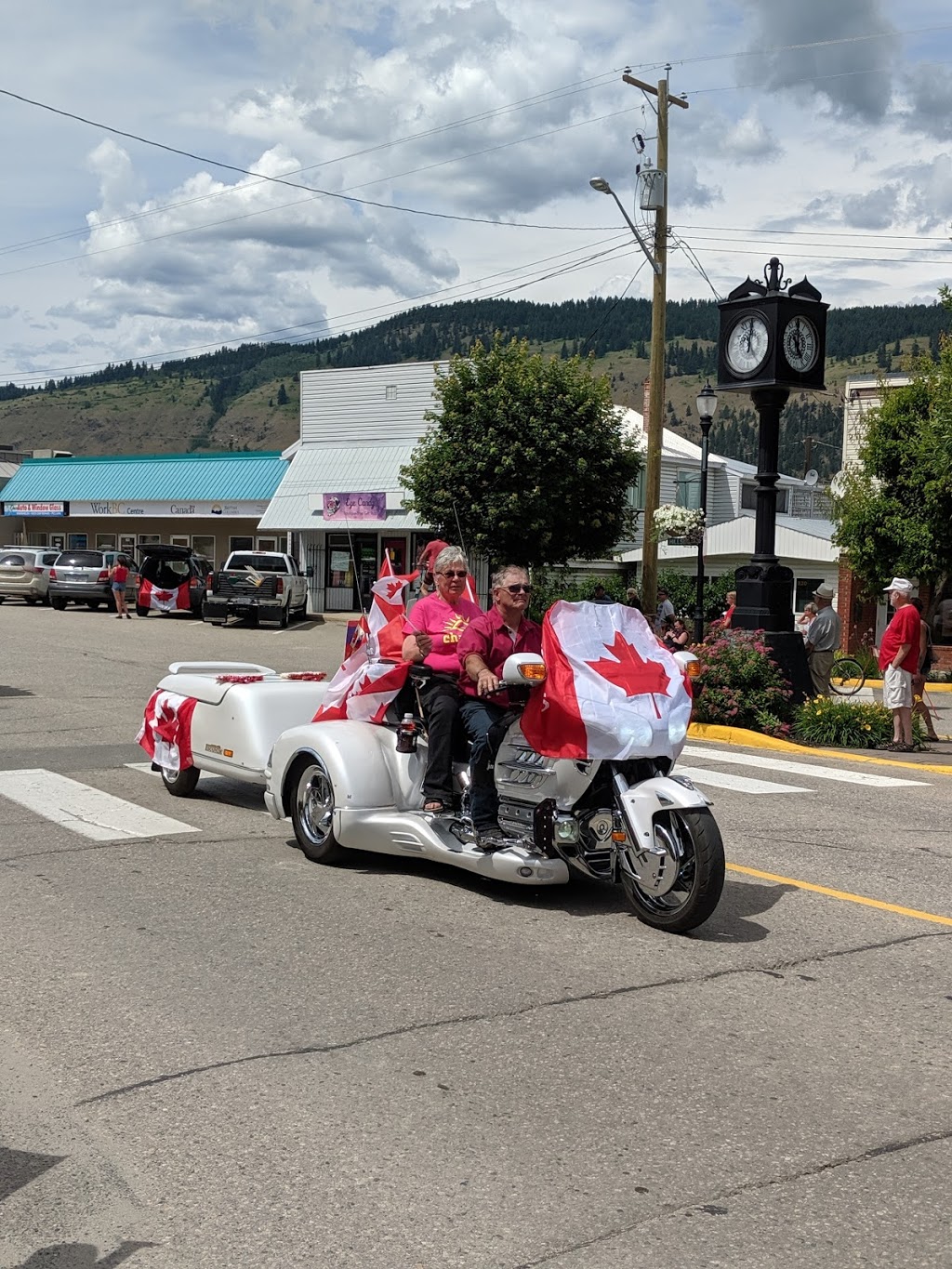 Mountain View Cafe | 833 Shuswap Ave, Chase, BC V0E 1M0, Canada | Phone: (250) 679-8921