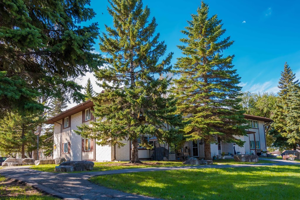 Apple Meadows | 161 Quail Ridge Rd, Winnipeg, MB R2Y 2G6, Canada | Phone: (204) 981-2059