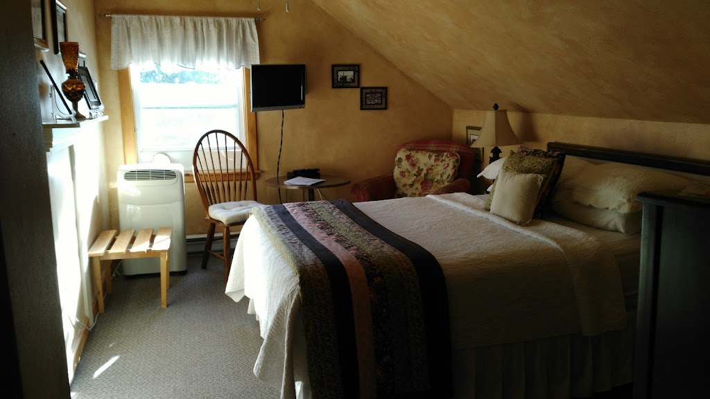 The Georgetown Inn | 62 Richmond St, Georgetown, PE C0A 1L0, Canada | Phone: (902) 652-2511