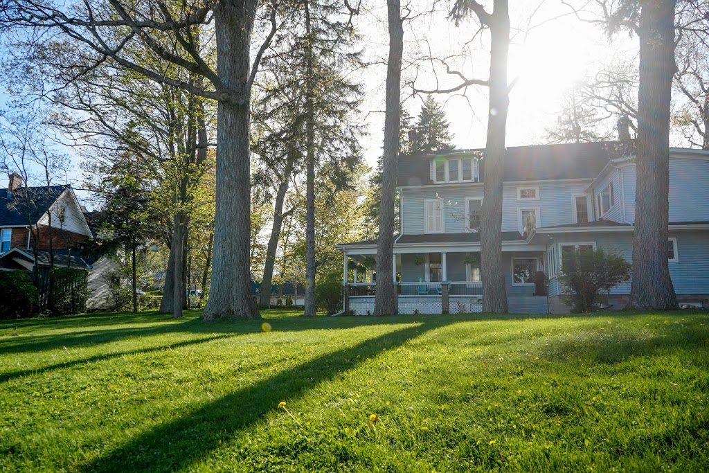 Waterside Inn | 59 Church St, Gananoque, ON K7G 2M9, Canada | Phone: (613) 449-8832