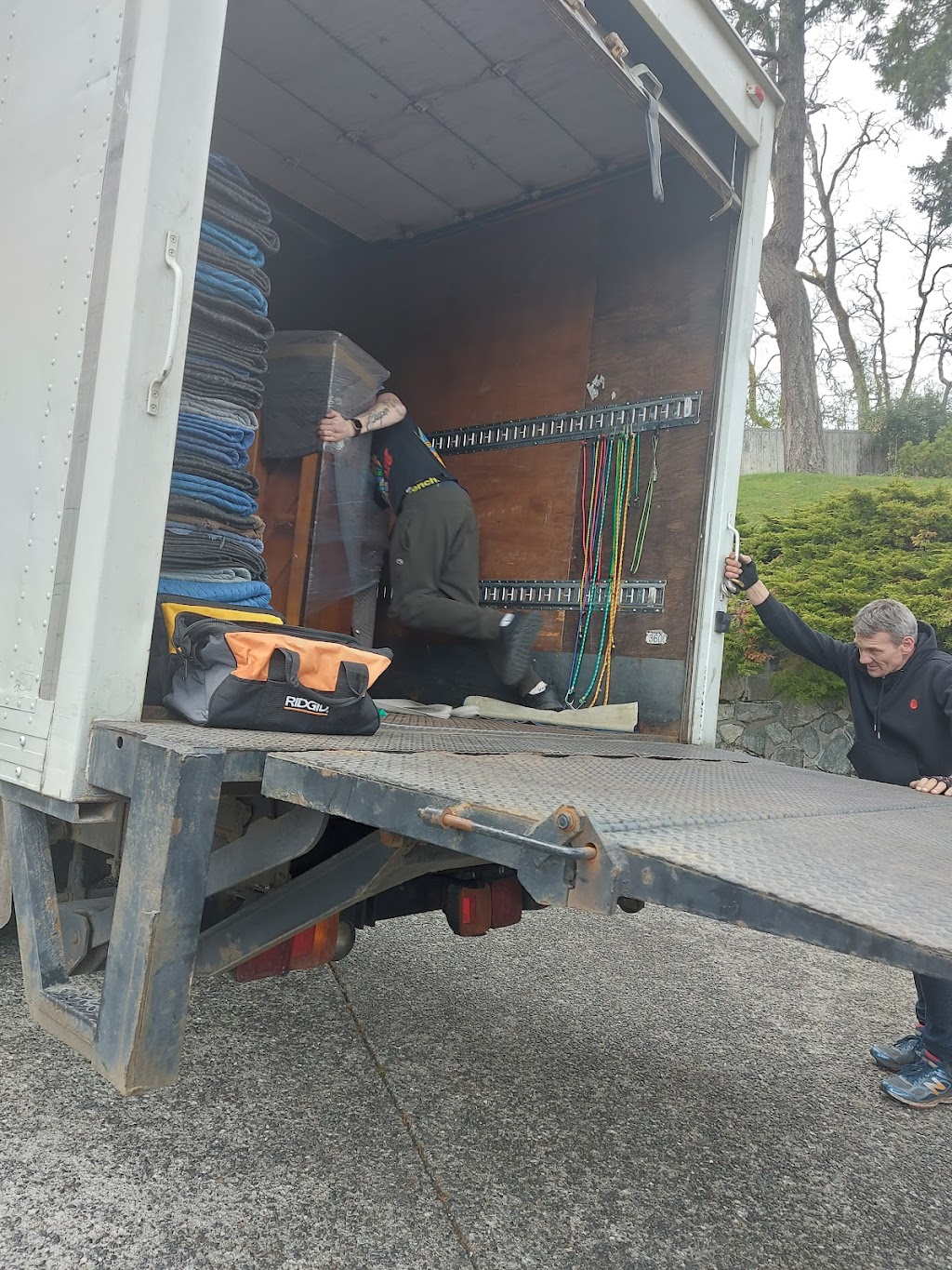 Uptown Moving | 6717 Central Saanich Rd, Victoria, BC V8Z 5V1, Canada | Phone: (778) 584-2363