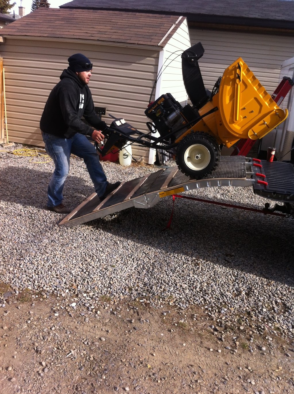 M & M Janitorial/Property maintenance | 52 Isherwood Close, Olds, AB T4R 0B6, Canada | Phone: (403) 586-0410