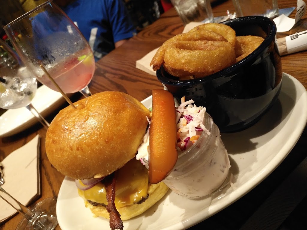 La Belle et La Boeuf Burger Bar | 1250 Rue Douglas suite 101, Saint-Jean-sur-Richelieu, QC J2W 1C7, Canada | Phone: (450) 359-4554
