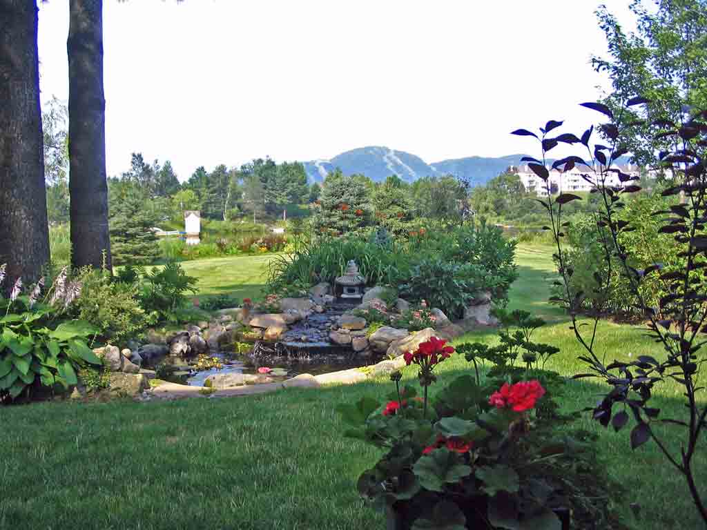 Chalet au Lac de lÉcluse | 9 Rue de lArlequin, Orford, QC J1X 6Z1, Canada | Phone: (819) 843-5779