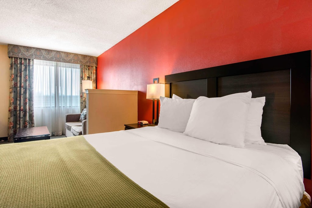 Quality Inn & Suites | 5585 Ambler Dr, Mississauga, ON L4W 3Z1, Canada | Phone: (905) 238-3500