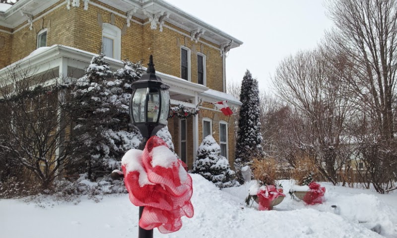 Victorian Pines Bed and Breakfast | 64 Main St, Glencoe, ON N0L 1M0, Canada | Phone: (519) 287-9909