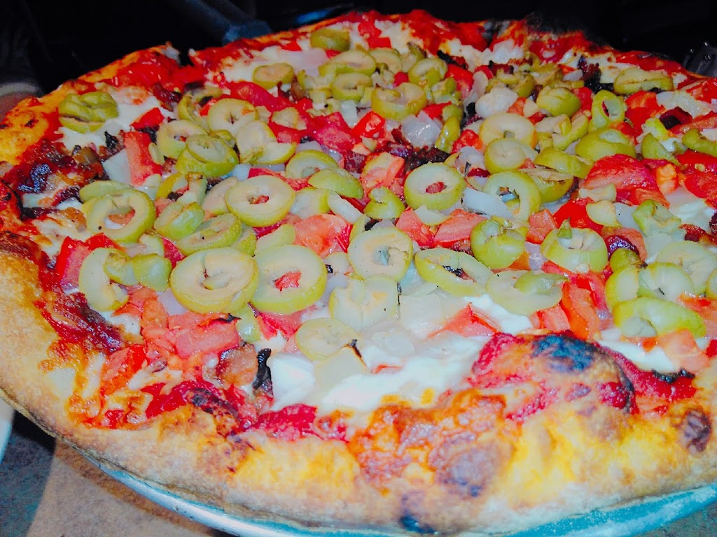 Michaels Pizzeria | 27 Central St, Summerside, PE C1N 3K8, Canada | Phone: (902) 436-6921