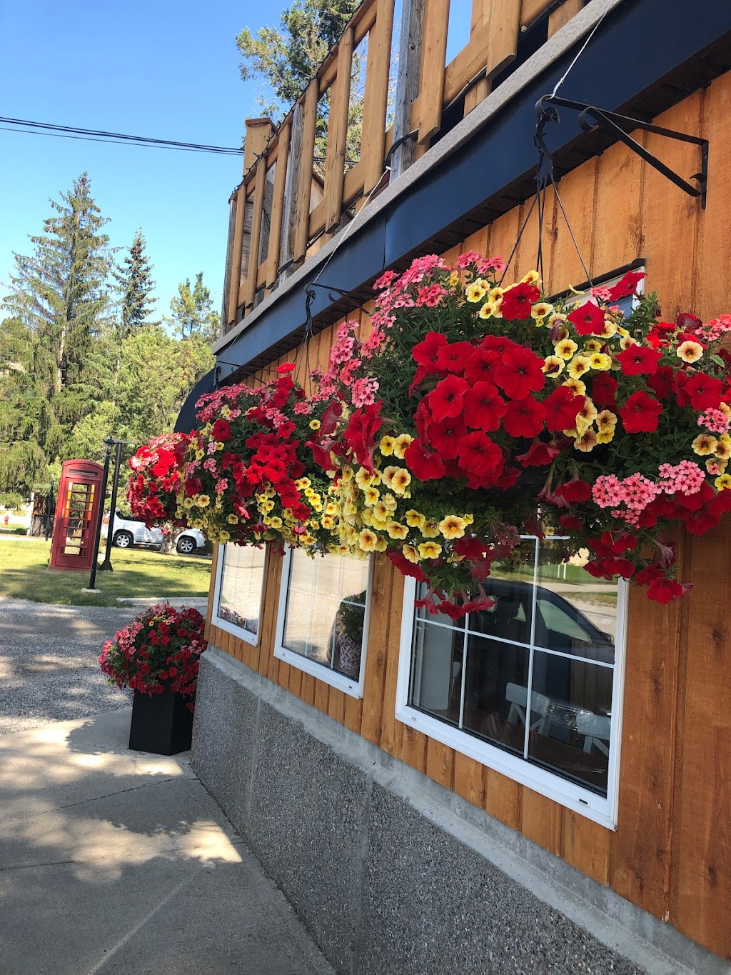 The Piccadilly | 4874 St Joseph St, Radium Hot Springs, BC V0A 1M0, Canada | Phone: (250) 347-9532