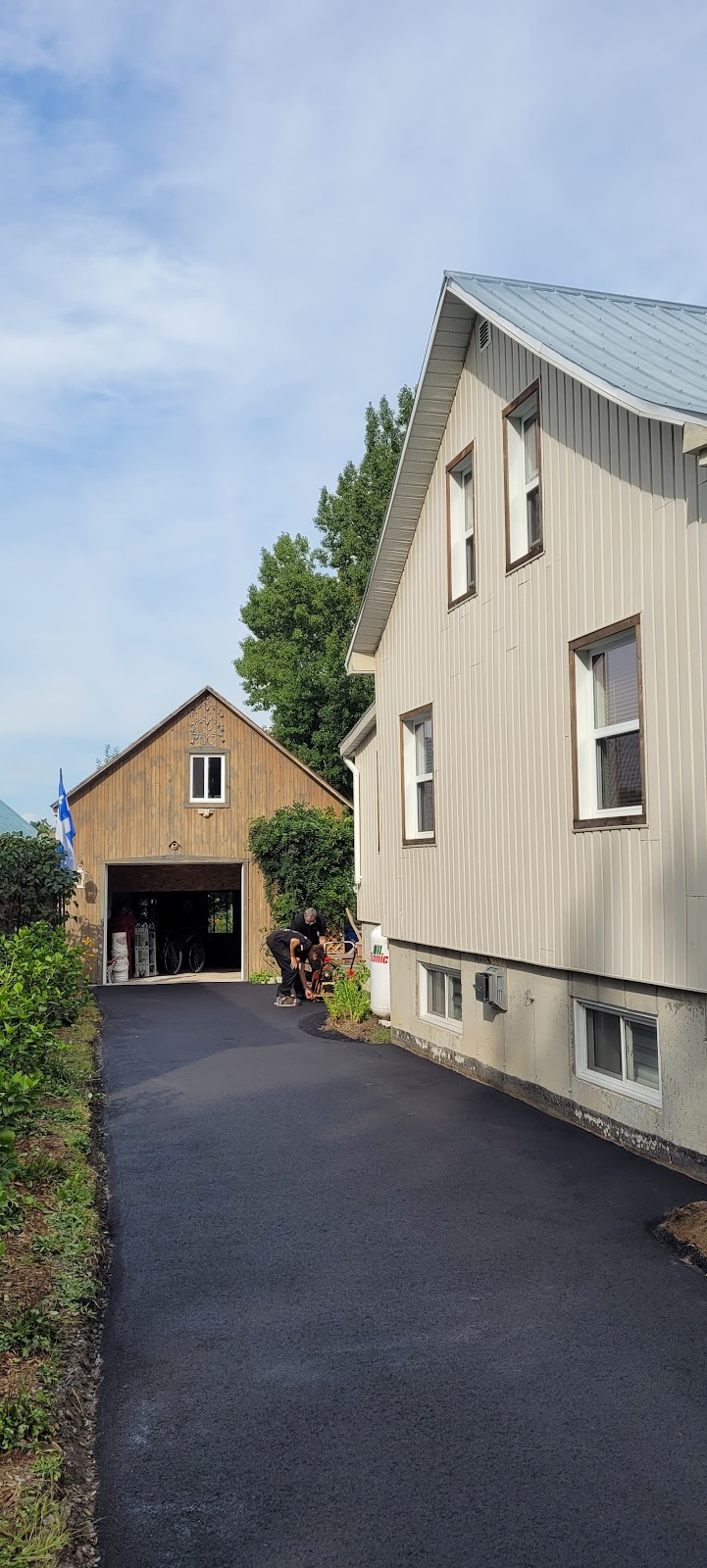 Asphalte Expert | 595 Rang Rhimbault, Sainte-Victoire-de-Sorel, QC J0G 1T0, Canada | Phone: (450) 880-0374