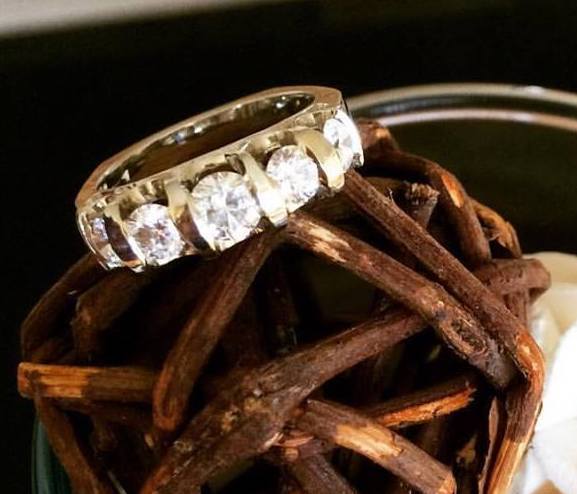 Creative Custom Gold | 115 4th Ave E, Three Hills, AB T0M 2A0, Canada | Phone: (403) 823-0765