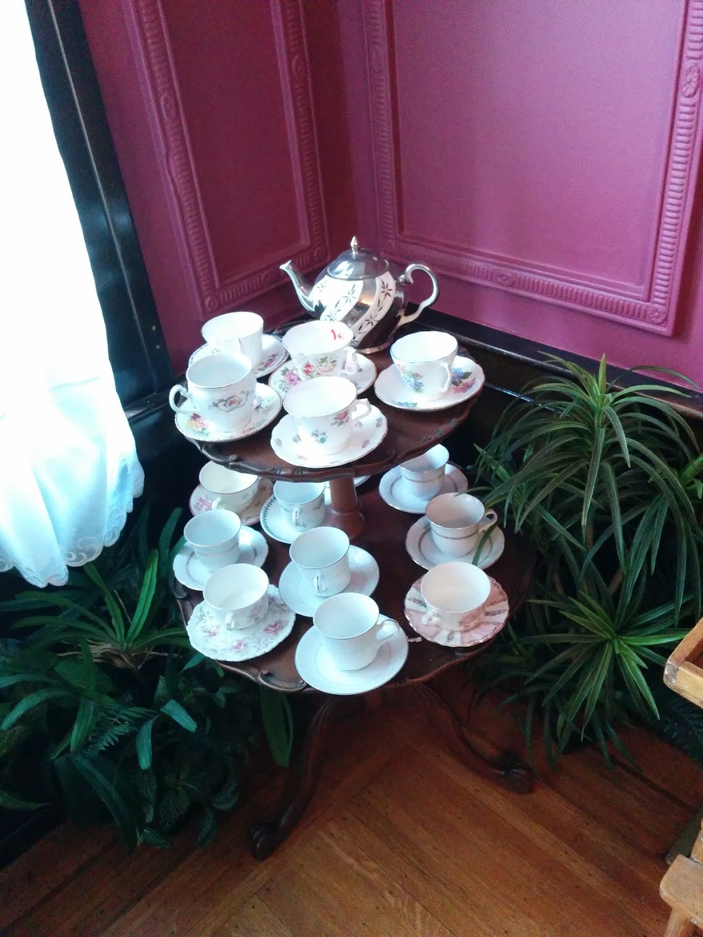 Hanover House Bed & Breakfast | 610 Buffalo Ave, Niagara Falls, NY 14303, USA | Phone: (716) 278-1170
