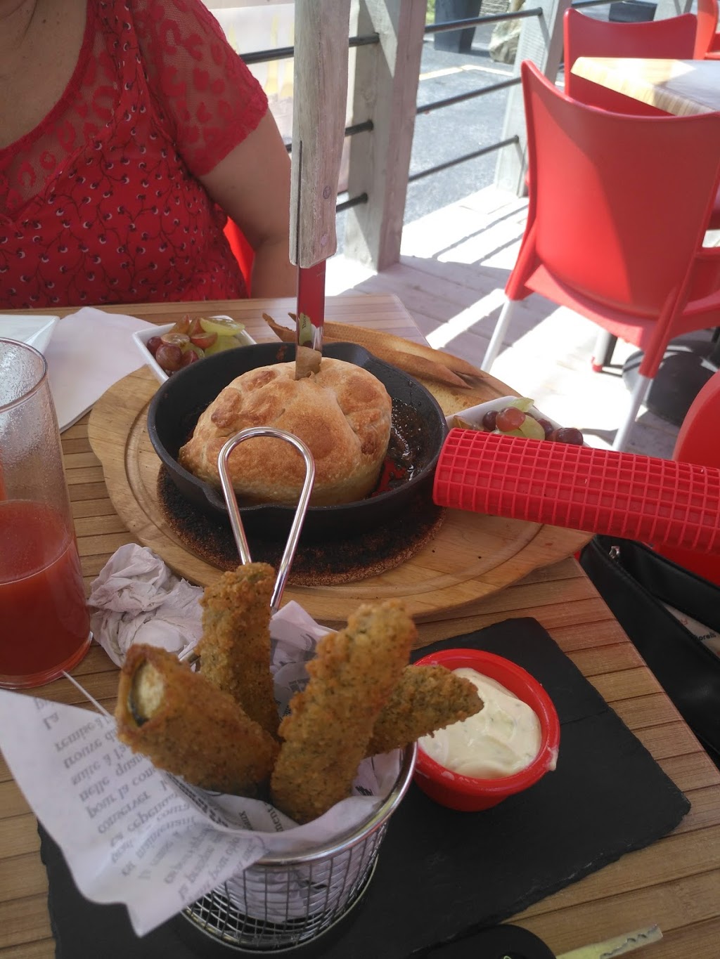 LÉchappée - Grill & Bar Sportif | 710 Rue de la Visitation, Saint-Charles-Borromée, QC J6E 7S3, Canada | Phone: (450) 394-1658