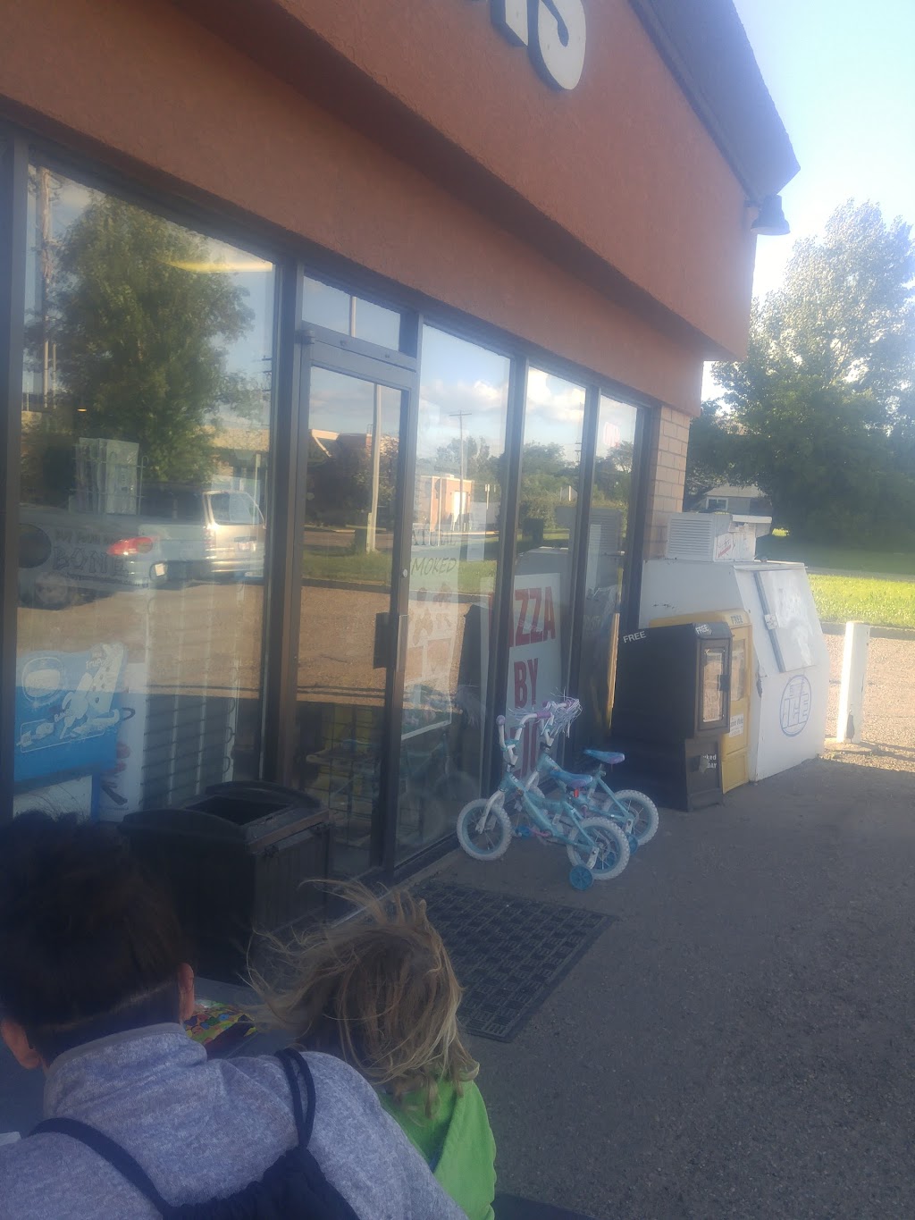 Lacombe Mini Mart | 5536 58 St, Lacombe, AB T4L 1N6, Canada | Phone: (403) 782-7456