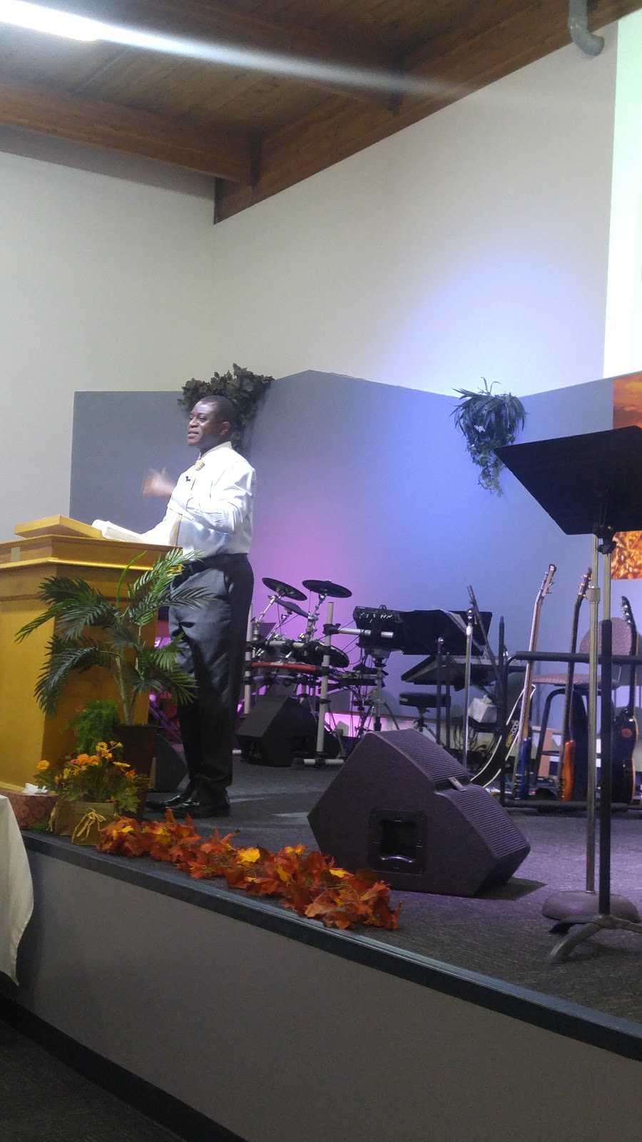 Crossroads Christian Assembly | 3203 92 St NW, Edmonton, AB T6N 1B9, Canada | Phone: (780) 485-9900