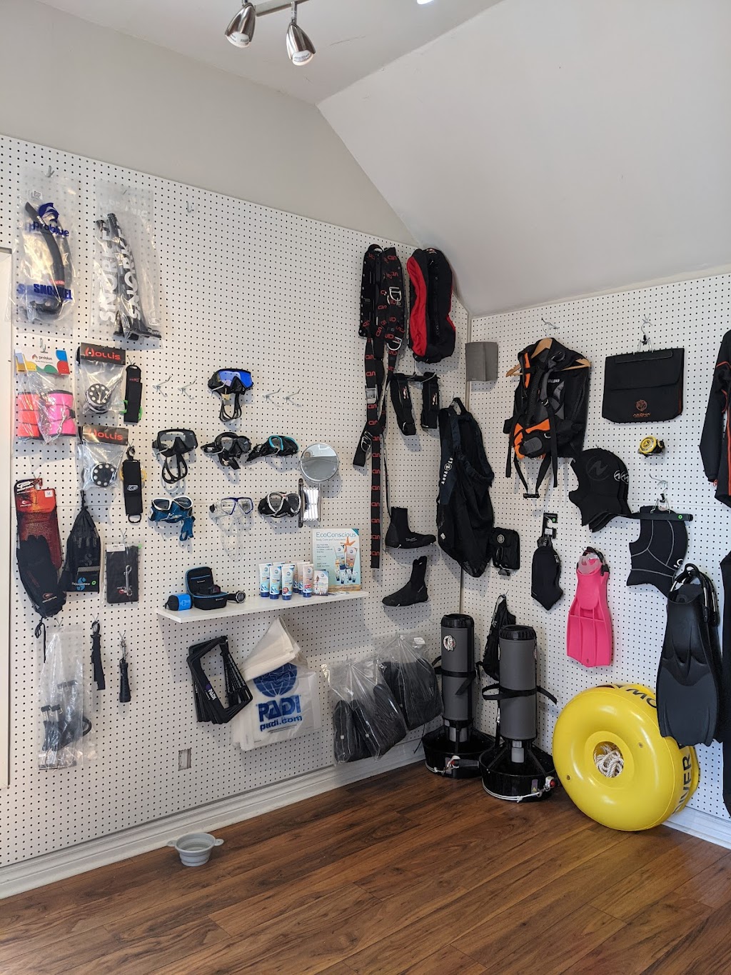 Dirty Adventures Scuba | 16 Main St S, Georgetown, ON L7G 3G5, Canada | Phone: (647) 243-6362