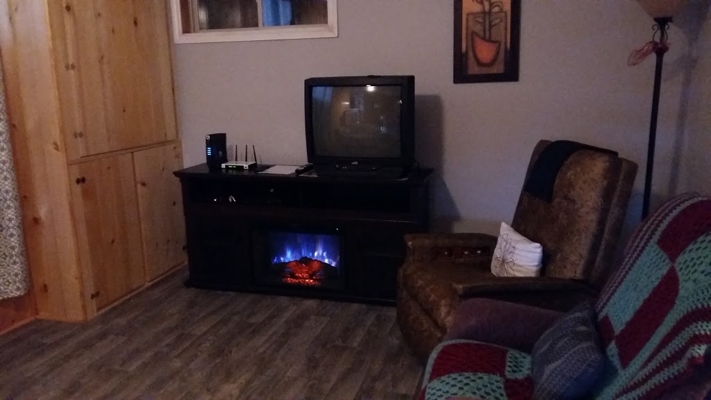 Chalet À lEau TAntique | 96, ch. Jean-Paul Dupont, Saint-Herménégilde, QC J0B 2W0, Canada | Phone: (819) 239-9668