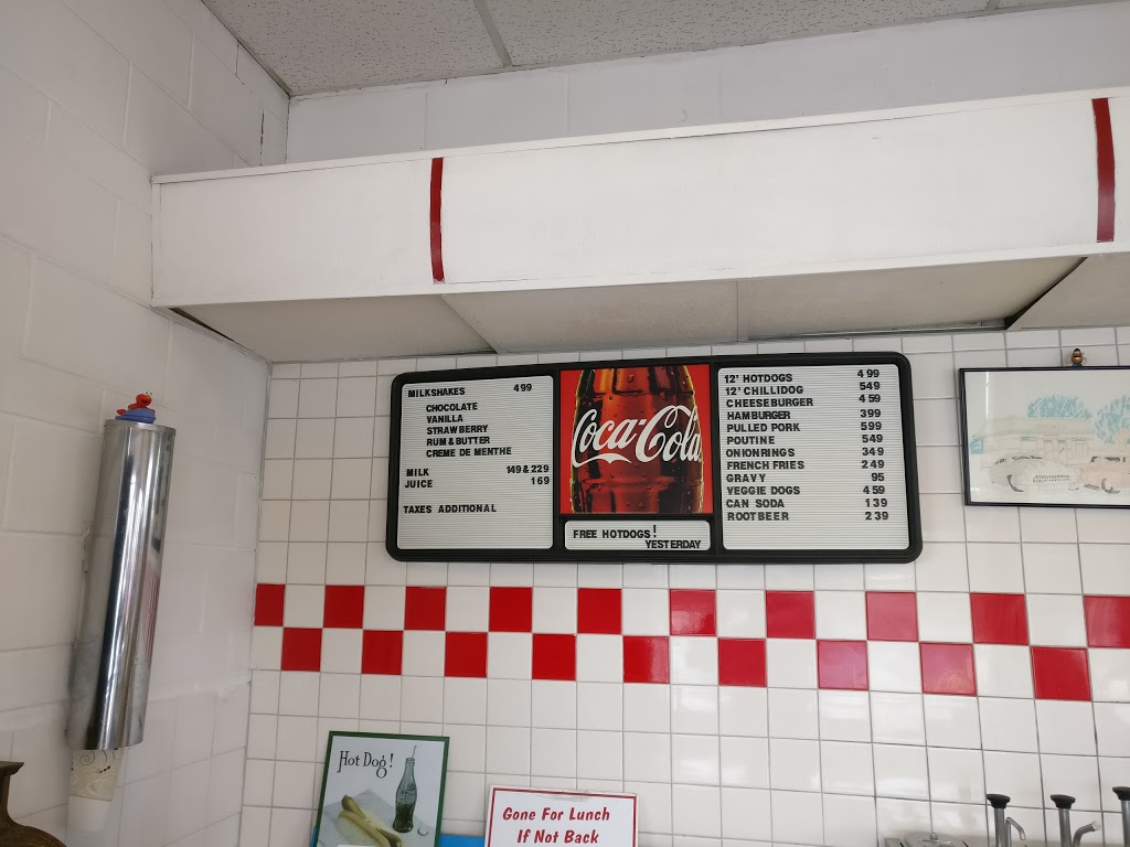 Rockys Drive-In | 520 Elizabeth St, Guelph, ON N1E 6C3, Canada | Phone: (519) 824-8088