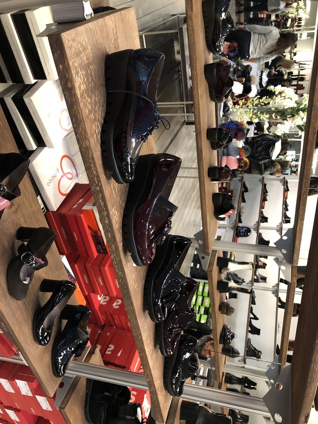 Shoe Box | 6900 Boulevard Décarie #110, Côte Saint-Luc, QC H3X 2T8, Canada | Phone: (514) 638-6088
