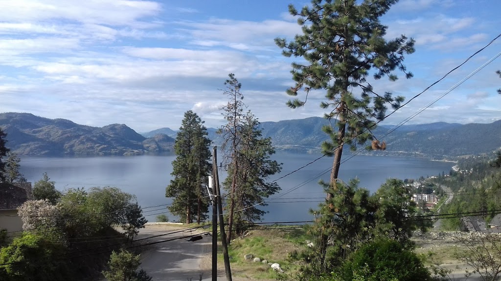 Pinewood Guesthouse | 3995 Ponderosa Pl, Peachland, BC V0H 1X5, Canada | Phone: (250) 767-6545