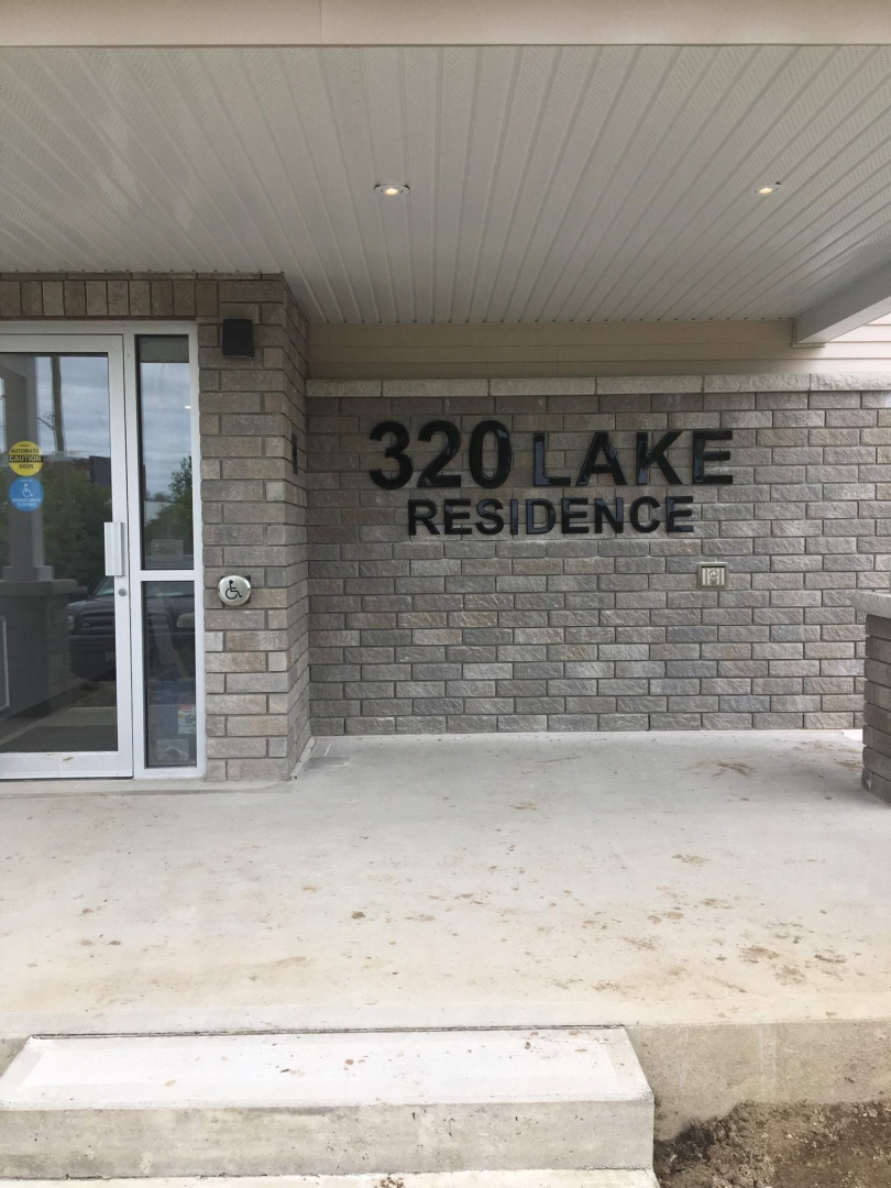 320 Lake Residences | 320 Lake St, Pembroke, ON K8A 5M2, Canada | Phone: (613) 883-1711