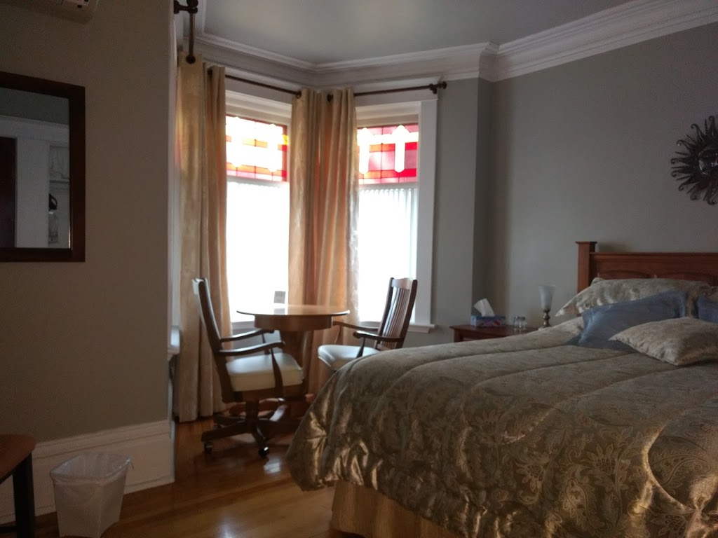 The 100 St-Laurent | 100 Avenue St Laurent, Louiseville, QC J5V 1J7, Canada | Phone: (819) 721-3414