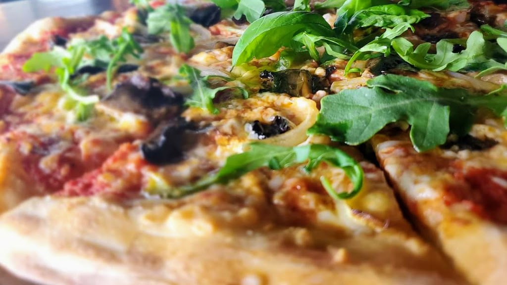 Chacha Pizza | 5784 Grande Allée, Saint-Hubert, QC J3Y 2R6, Canada | Phone: (450) 926-5555