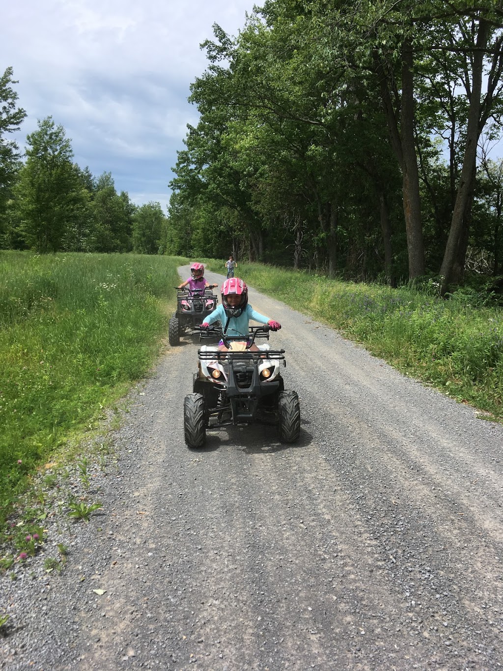 Camping Paradis | 4304 Champlain Rd, Bourget, ON K0A 1E0, Canada | Phone: (613) 487-3394