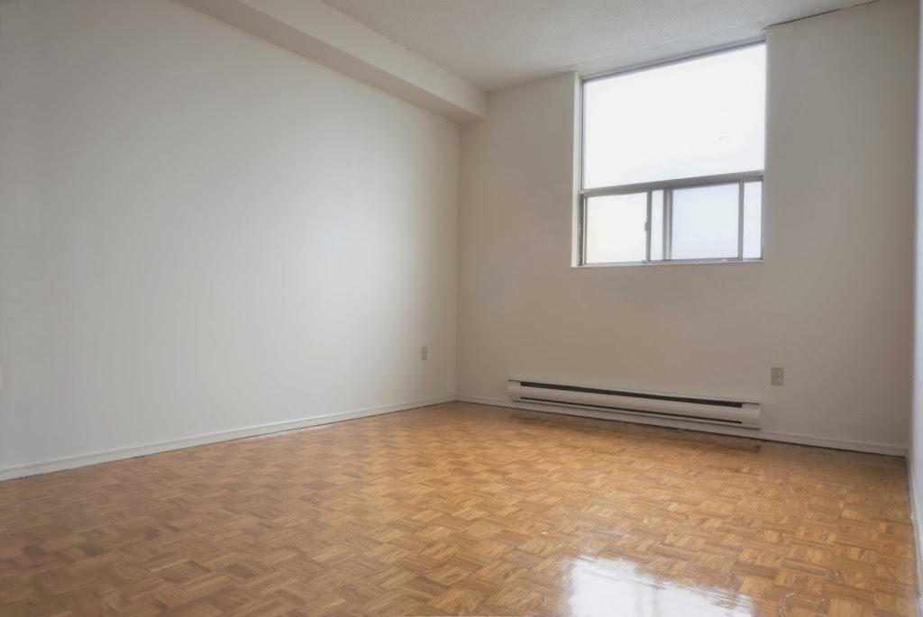 Highland Towers Apartments | 200 White Oaks Ct, Whitby, ON L1P 1B8, Canada | Phone: (905) 668-7332