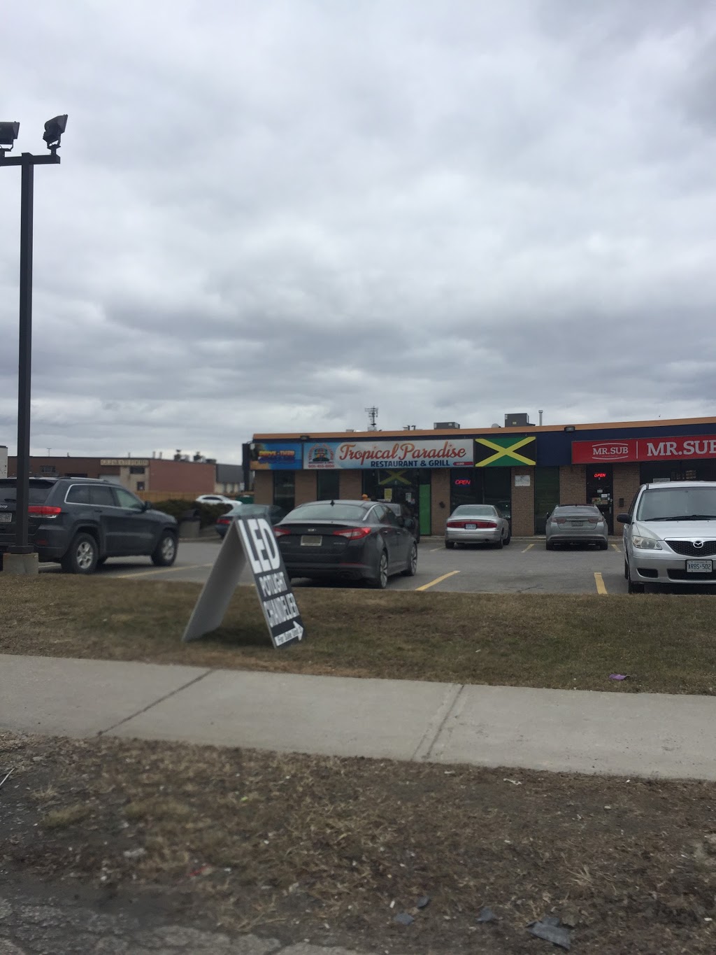 Tropical Paradise Restaurant & Grill | 168 Kennedy Rd S, Brampton, ON L6W 3G6, Canada | Phone: (905) 455-8100