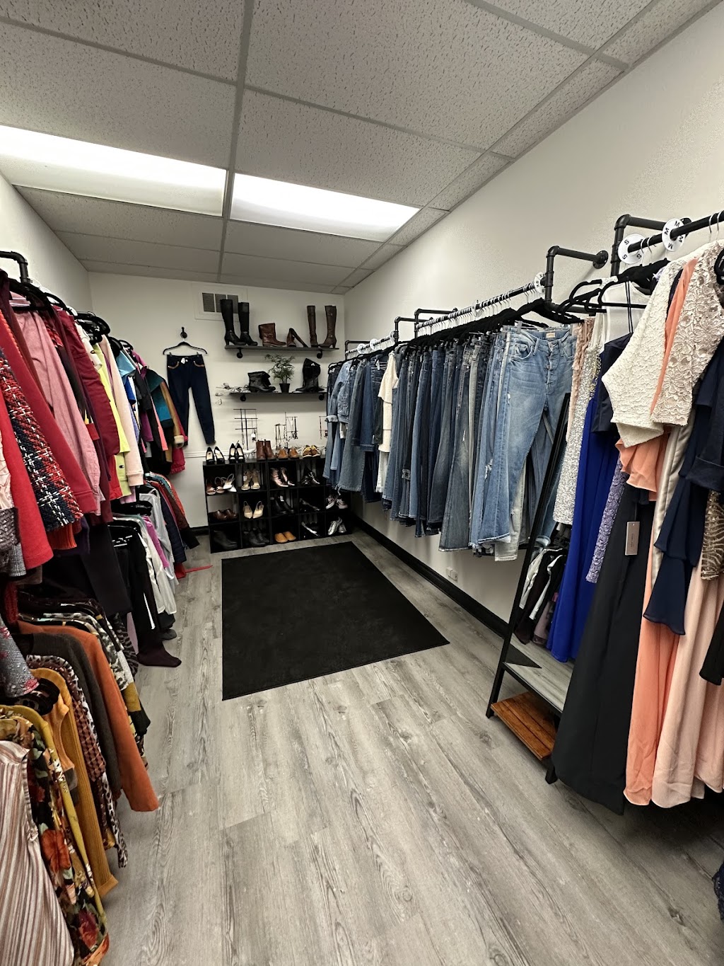 Fashion Flip | 1400 Pelham St Unit 2, Fonthill, ON L0S 1E7, Canada | Phone: (289) 969-5431