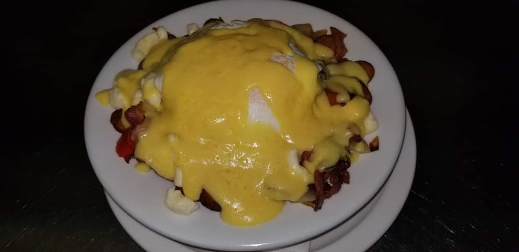 Restaurant La Station des Patriotes | 723 Rue du Sud, Cowansville, QC J2K 2Y2, Canada | Phone: (450) 955-3100