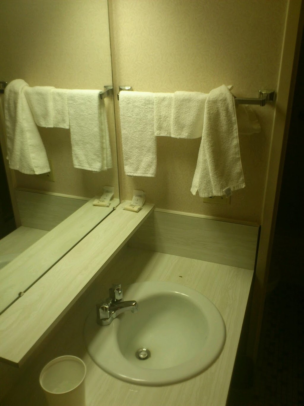 Webbs Motel | 1705 Carling Ave, Ottawa, ON K2A 1C8, Canada | Phone: (613) 728-1881