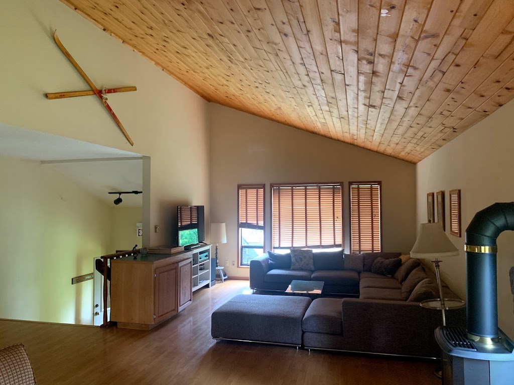 Pemberton Hostel | 1641 Airport Rd, Pemberton, BC V0N 2L3, Canada | Phone: (604) 418-5069