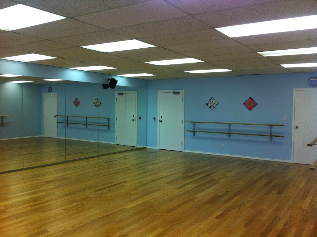 Driftwood Dance Academy | 1819 Capilano Rd, North Vancouver, BC V7P 3B5, Canada | Phone: (604) 770-4650