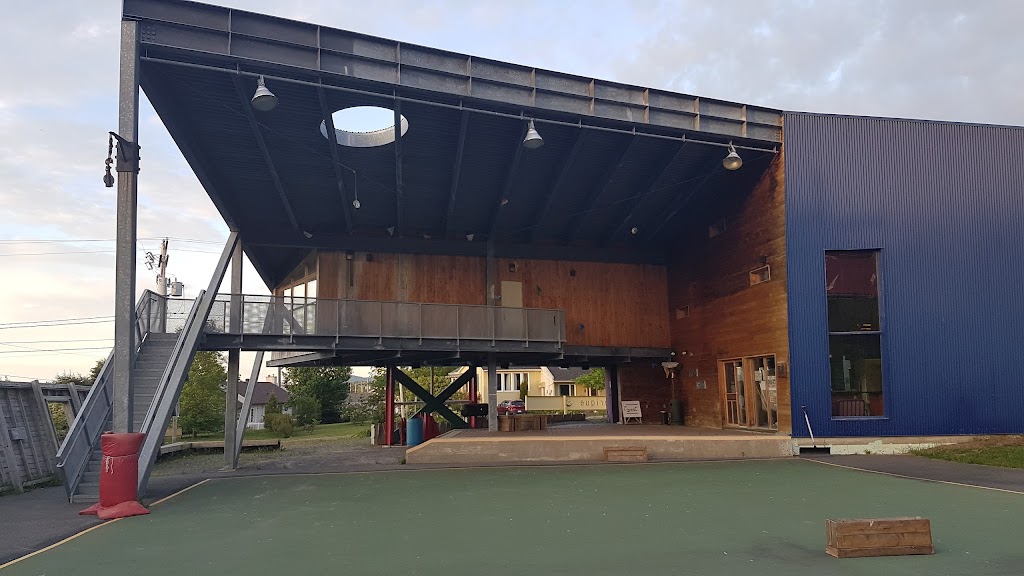 Co-Op de Kayak de mer des Iles | Kiosque mobile blanc au bout du quai éperon mobile blanc, Trois-Pistoles, QC G0L 4K0, Canada | Phone: (418) 851-4637