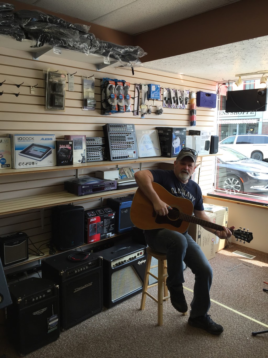 Downtown Sound Again | 29 Front St W, Strathroy, ON N7G 1X5, Canada | Phone: (519) 246-1636